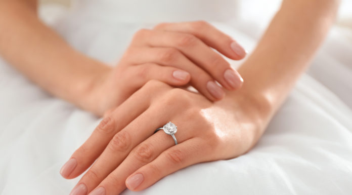 Verlobungsringe & Eheringe: Worauf man beim Kauf achten sollte