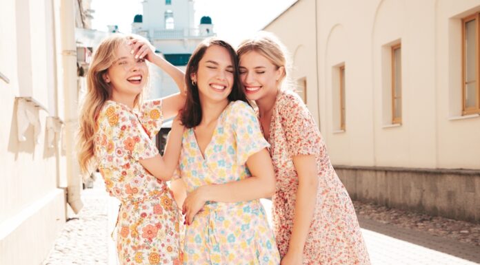 Spätsommerurlaub: Passende Mode für die Reise