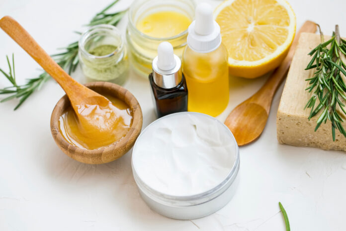 Natural,Organic,Spa,Ingredients,With,Manuka,Honey,,Essential,Oil,Bottle,